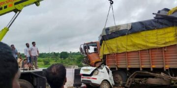 মহাৰাষ্ট্ৰৰ বীড জিলাৰ পাটোডা-মঞ্জৰচুভা পথত সংঘটিত শোকাৱহ পথ দুৰ্ঘটনাত নিহত শিশুসহ ৬ জন লোকঃ