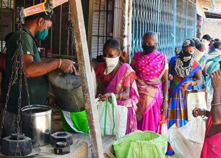 বিনামূলীয়া অতিৰিক্ত ৰেচন বন্ধ কৰিবলৈ বিত্ত মন্ত্ৰালয়ৰ পৰামৰ্শ