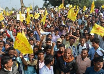 জনজাতিকৰণৰ দাবীত কুৰ্মী সম্প্ৰদায়ৰ ৰে’ল অৱৰোধ, বাতিল কেইবাখনো ৰে’ল: