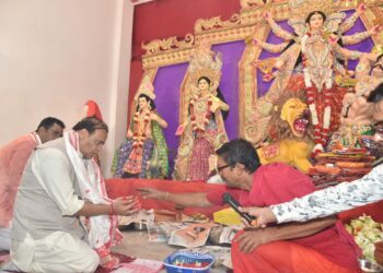 আজি দুৰ্গা পূজাৰ মহা অষ্টমী, নগাঁৱৰ বিভিন্ন পূজা মণ্ডপত মুখ্যমন্ত্ৰীৰ পূজা-অৰ্চনা