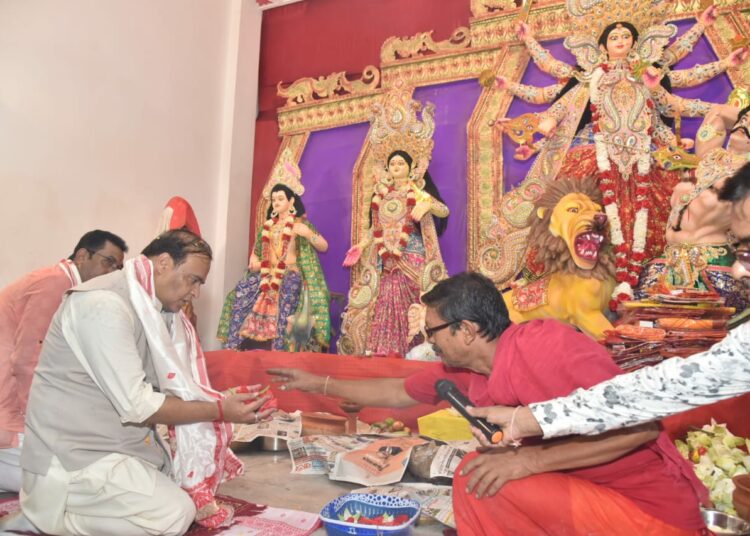 আজি দুৰ্গা পূজাৰ মহা অষ্টমী, নগাঁৱৰ বিভিন্ন পূজা মণ্ডপত মুখ্যমন্ত্ৰীৰ পূজা-অৰ্চনা