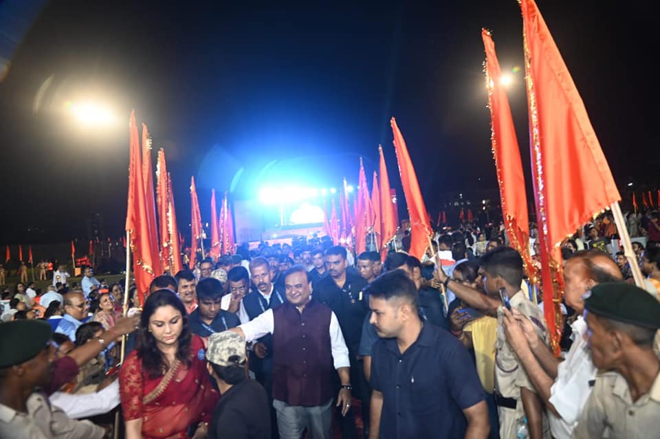 ৰাৱণৰ প্ৰতিমূৰ্তিত অগ্নিসংযোগ মুখ্যমন্ত্ৰীৰ 
