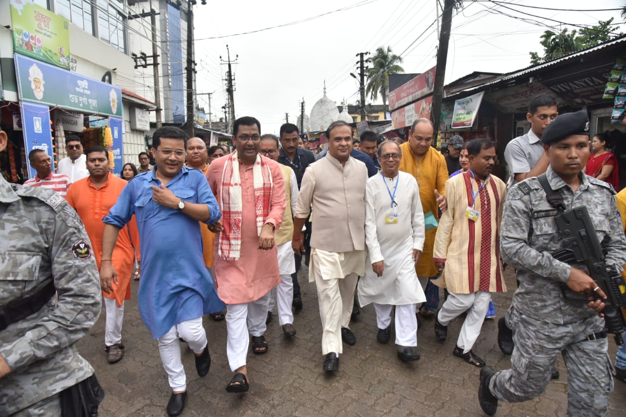 নগাঁৱৰ বিভিন্ন পূজা মণ্ডপত মুখ্যমন্ত্ৰী