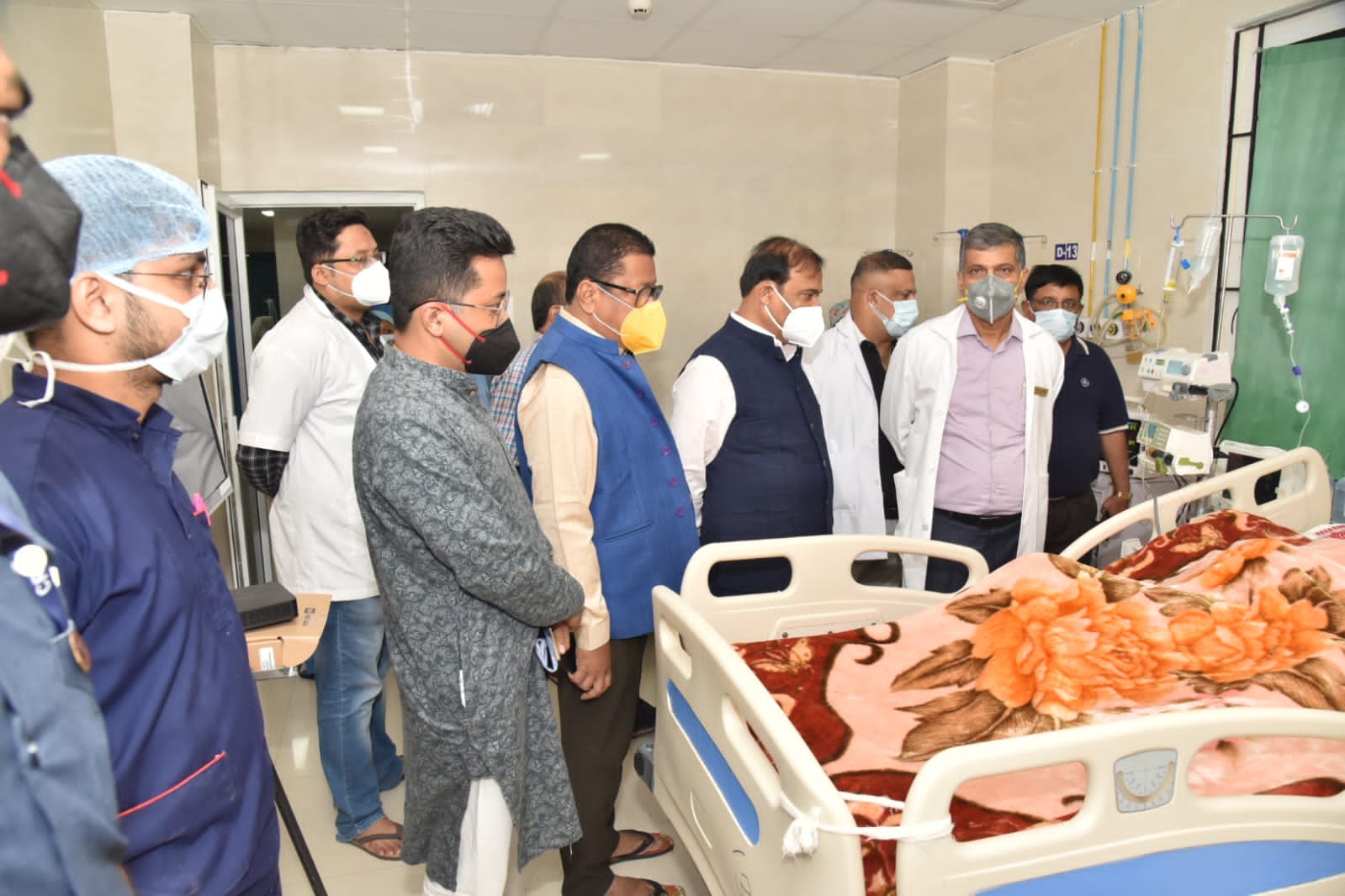 বুঢ়াসত্ৰীয়া বশিষ্ঠ দেৱশৰ্মাৰ স্বাস্থ্যৰ বুজ ল'লে মুখ্যমন্ত্ৰীয়ে: