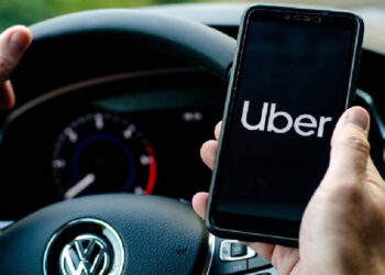 সময়মতে কেব আহি নোপোৱাত ধৰিব নোৱাৰিলে বিমান, উবেৰক ২০ হাজাৰ জৰিমনা আদালতৰ