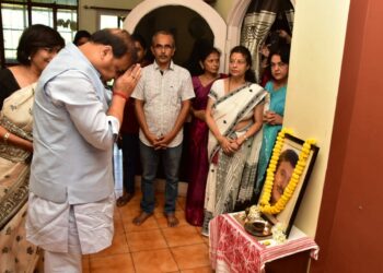 নিপন গোস্বামী আৰু নীলপৱন বৰুৱাৰ বাসগৃহত উপস্থিত হৈ শ্ৰদ্ধাঞ্জলি জ্ঞাপন মুখ্যমন্ত্ৰীৰ: