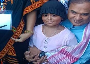 বানপানীত নিজৰ ঘৰ ভাঙি যোৱাৰ ফলত বিভিন্ন অসুবিধাৰ সন্মুখীন হোৱা এগৰাকী ছাত্ৰীয়ে বিচাৰিলে মুখ্যমন্ত্ৰীৰ সহায়ঃ