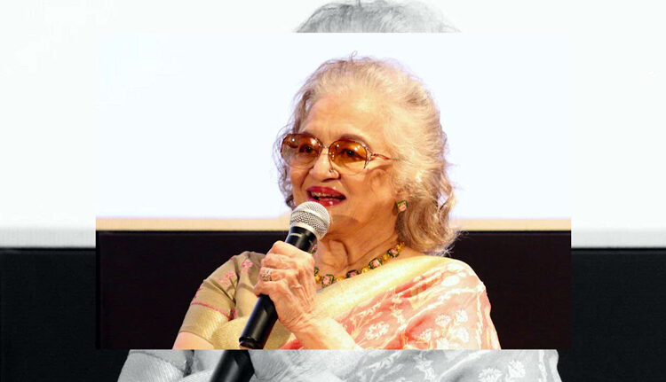 ভাৰতীয় ছোৱালীয়ে পশ্চিমীয়া কাপোৰ পিন্ধাত নাৰাজ আশা পাৰেখ