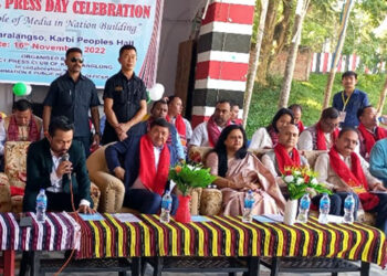 ডিফুত ৰাষ্ট্ৰীয় প্ৰেছ দিৱস উদযাপন : টি পি হাঞ্চেলৈ সাংবাদিকতাৰ বঁটা