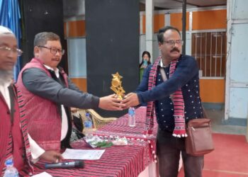 ডিফুত নিৰ্মাণ আৰু অন্যান্য শ্ৰমিক সংগঠনৰ এদিনীয়া বৈঠক : শ্ৰেষ্ঠ ঠিকাদাৰ আৰু মিস্ত্ৰী সকলক পুৰষ্কাৰ প্ৰদান শ্ৰমিক সংগঠনৰ