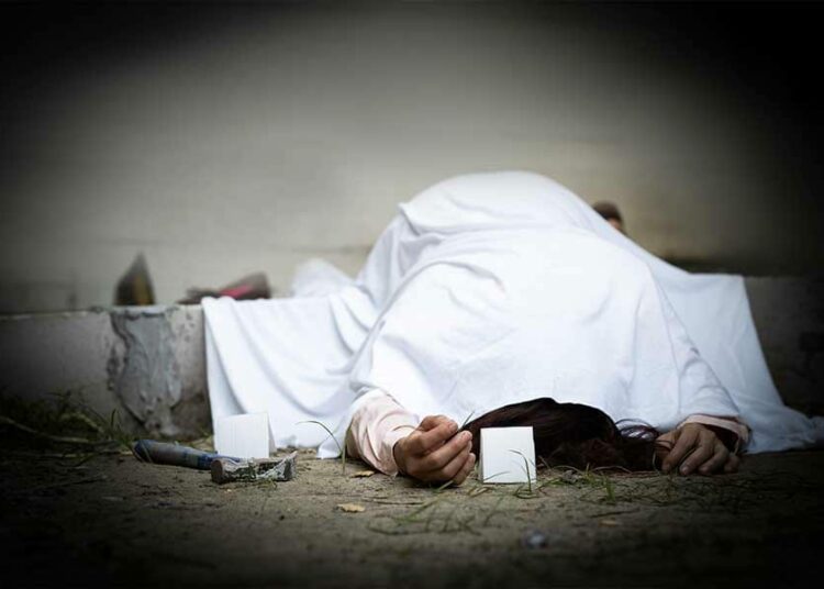 বিজেপিৰ প্ৰাক্তন বিধায়কৰ বাংলোৰ পিছফালে উদ্ধাৰ মহিলাৰ পুতি থোৱা মৃতদেহ