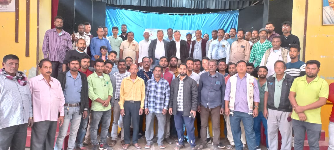 শ্ৰেষ্ঠ ঠিকাদাৰ আৰু মিস্ত্ৰী সকলক পুৰষ্কাৰ প্ৰদান শ্ৰমিক সংগঠনৰ: