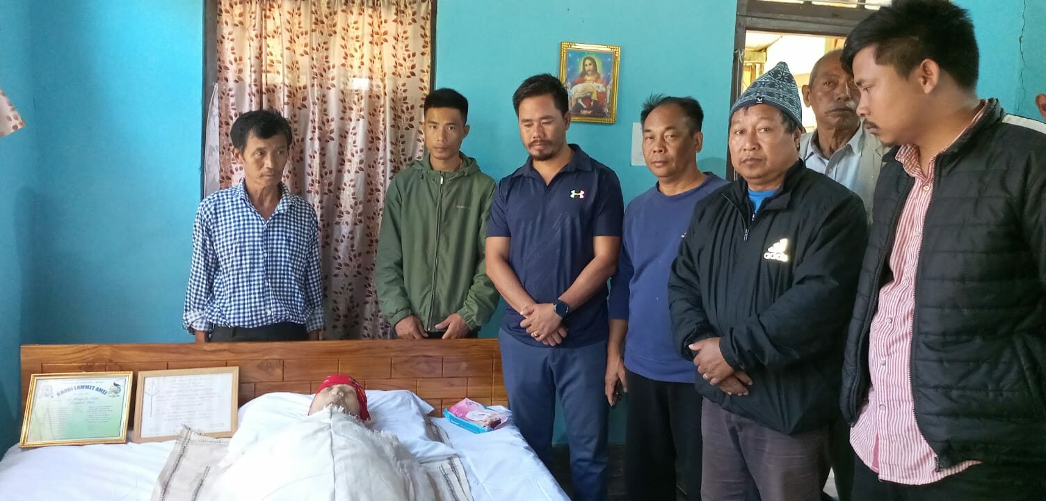 কাৰ্বি ছাত্ৰ সন্থাৰ প্ৰতিষ্ঠাপক সভাপতি প্ৰতাপ চন্দ্ৰ টকবিৰ দেহাৱসান : সমগ্ৰ কাৰ্বি আংলংত শোকৰ ছাঁ : 3 কাৰ্বি ছাত্ৰ সন্থাৰ প্ৰতিষ্ঠাপক সভাপতি প্ৰতাপ চন্দ্ৰ টকবিৰ দেহাৱসান