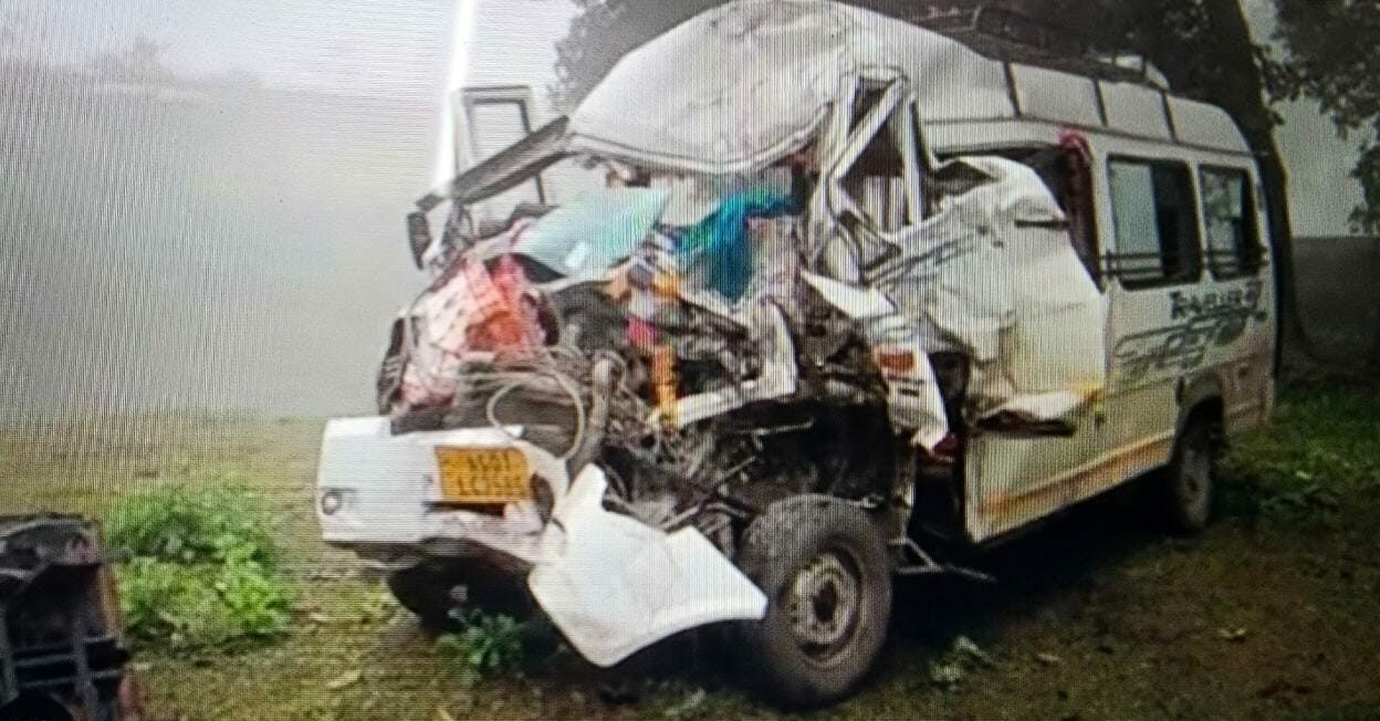 Three  in road mishap :