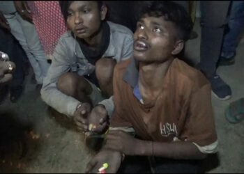 Lanka Breaking:ৰাইজে ড্ৰাগছসহ আটক কৰে দুগৰাকী ড্ৰাগছ সেৱনকাৰীক