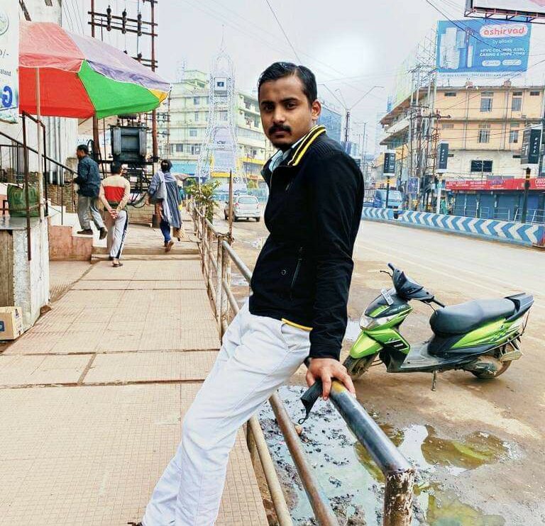 ডিফুত বন্ধুৰ ঘৰৰ পৰা বিহু খাই উভতি অহাৰ পথত ৰেলৰ খুন্দাত যুৱকৰ মৃত্যু: 2 ৰেলৰ খুন্দাত যুৱকৰ মৃত্যু: