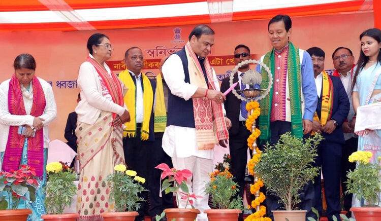 হস্ততাঁত-বস্ত্ৰ বিভাগৰ ‘স্বনির্ভৰ নাৰী’ আঁচনিৰ শুভাৰম্ভ মুখ্যমন্ত্ৰীৰ:
