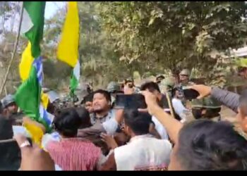 Lathi Charge I সাতগাঁওত এপিএইছএলচিৰ গণ সমাবেশত আৰক্ষীৰ লাঠি চালনা, সাত জনক গ্ৰেপ্তাৰ