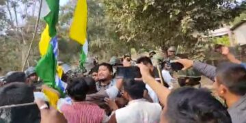 Lathi Charge I সাতগাঁওত এপিএইছএলচিৰ গণ সমাবেশত আৰক্ষীৰ লাঠি চালনা, সাত জনক গ্ৰেপ্তাৰ