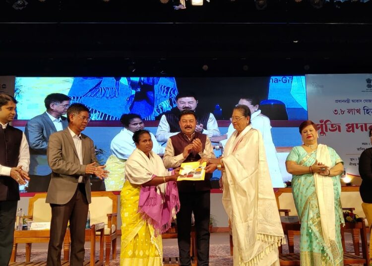 PMAY-Gramin I “প্ৰধানমন্ত্ৰী আৱাস যোজনা- গ্ৰামীণ” ৰ সৈতে জড়িত ৩.৮ লাখ হিতাধিকাৰীক পুঁজি প্ৰদান কৰিলে মন্ত্ৰী ৰণজিৎ কুমাৰ দাসেঃ