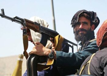 Taliban’s punishment of women I ‘ব্যভিচাৰ’ৰ শাস্তি! দুগৰাকী মহিলাকে ধৰি এঘাৰজনক ৰাজহুৱাভাৱে তালিবানি চাবুক
