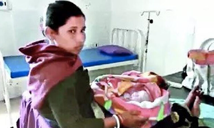 Birth of a Child I সন্তান জন্ম দিয়াৰ ৩ ঘণ্টা পিছতে বহিল পৰীক্ষাত! স্তম্ভিত চিকিৎসক