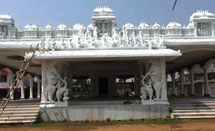 Modern shahjahan I আধুনিক শ্বাহজাহান : পত্নীৰ সপোন পূৰণৰ বাবে নিৰ্মাণ কৰিলে ৭ কোটি টকাৰ মন্দিৰ