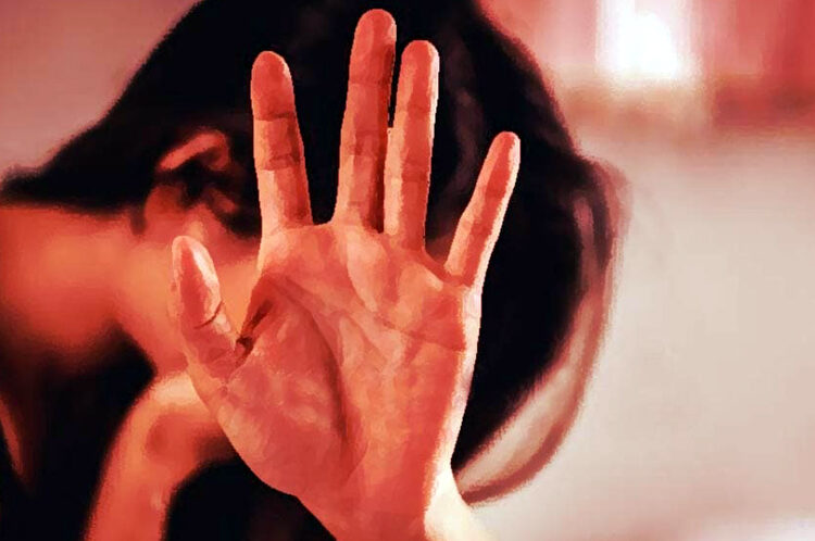 RAPE I হোটেললৈ মাতি কিশোৰীক ধৰ্ষণ, বন্ধুৰ সৈতে যৌন সম্পৰ্ক স্থাপনৰ বাবে হেঁচা প্ৰয়োগৰ অভিযোগ!