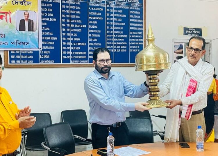 Nagaon College I নগাঁও কলেজ(অট'নমাচ)ৰ সদ্য অৱসৰী উপাধ্যক্ষক বিদায় সম্বৰ্ধনা কলেজ শিক্ষক পৰিষদৰ 1 Nagaon College I নগাঁও কলেজ(অট’নমাচ)ৰ সদ্য অৱসৰী উপাধ্যক্ষক বিদায় সম্বৰ্ধনা কলেজ শিক্ষক পৰিষদৰ