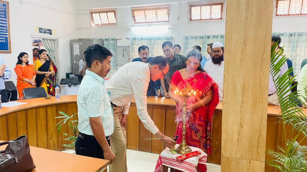 Nagaon College I নগাঁও কলেজ(অট'নমাচ)ৰ সদ্য অৱসৰী উপাধ্যক্ষক বিদায় সম্বৰ্ধনা কলেজ শিক্ষক পৰিষদৰ 3 নগাঁও কলেজ