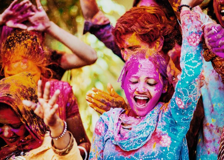 Hyderabad Holi I ৰং দিয়াৰ শাস্তি! হায়দৰাবাদত প্ৰকাশ্যে পেট্ৰ'ল ঢালি জ্বলাই দিলে যুৱকক 1 Hyderabad Holi I ৰং দিয়াৰ শাস্তি! হায়দৰাবাদত প্ৰকাশ্যে পেট্ৰ’ল ঢালি জ্বলাই দিলে যুৱকক