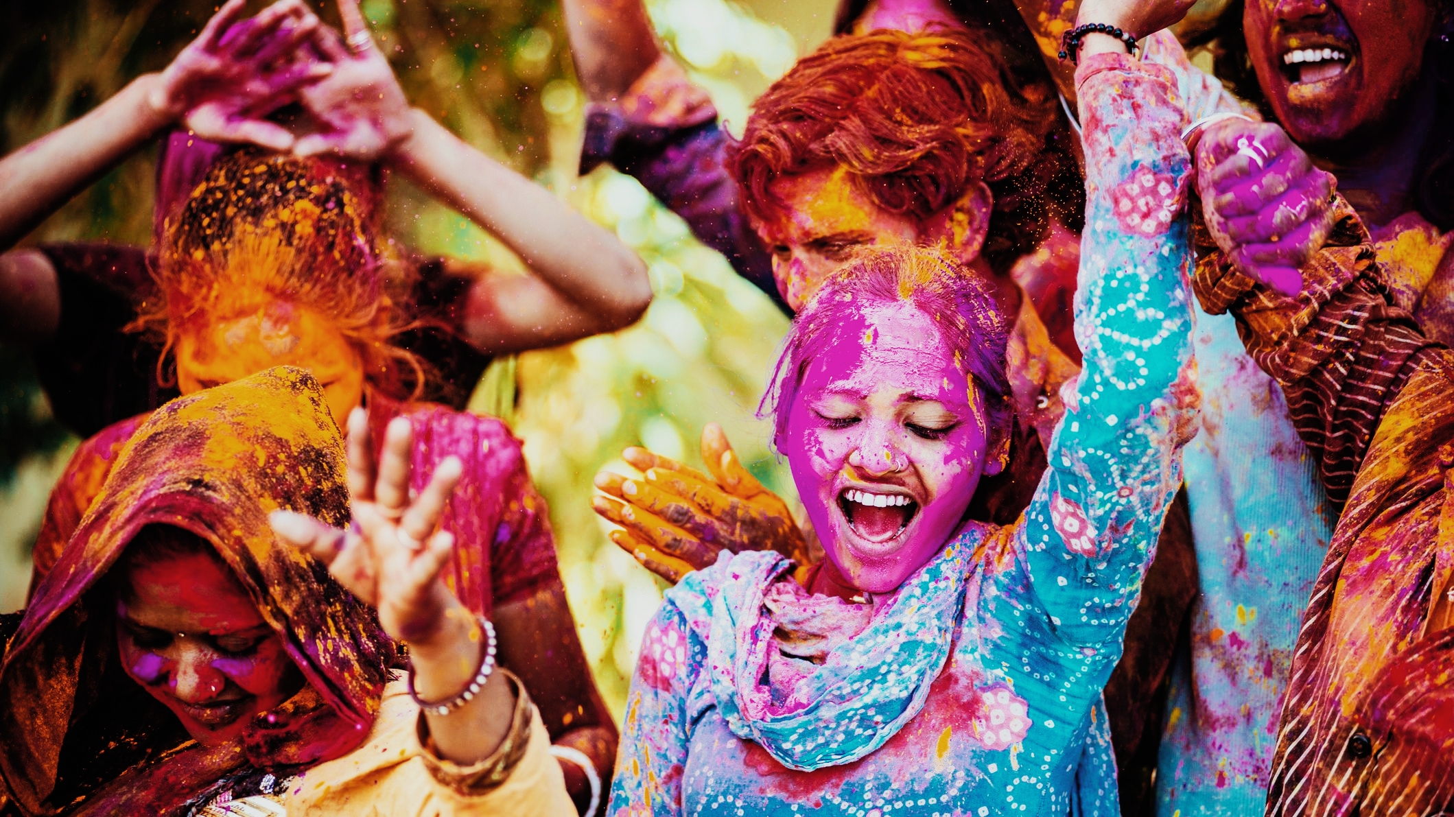 Hyderabad Holi I ৰং দিয়াৰ শাস্তি! হায়দৰাবাদত প্ৰকাশ্যে পেট্ৰ'ল ঢালি জ্বলাই দিলে যুৱকক 3 Hyderabad holi