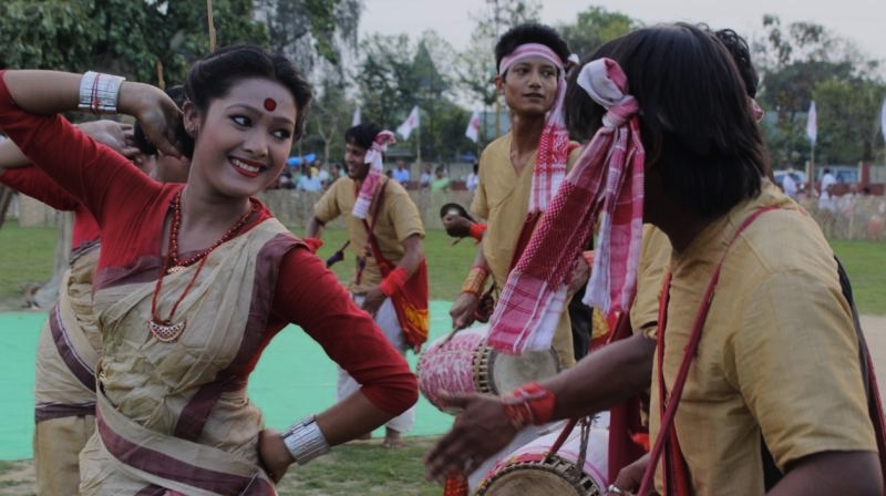 Rongali Bihu I ৰঙালীৰ মঞ্চত শিল্পী সকলৰ মাননি কাৰ কিমান? জানো আহকঃ 3 Rongali Bihu