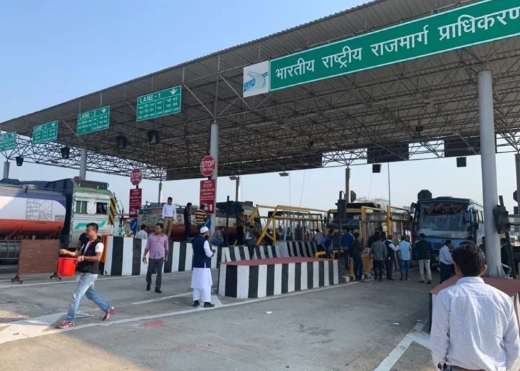 Passenger assaulted at Toll Gate I ৰহা টোল গেটত যাত্ৰীক আক্ৰমণ চলোৱা ৩ অভিযুক্তক গ্ৰেপ্তাৰঃ