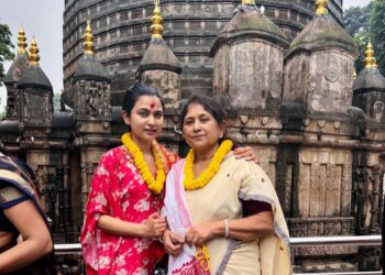 Ram Navami! ৰাম নৱমী উপলক্ষে কামাখ্যা ধামত উপস্থিত আইমী বৰুৱাঃ শ্বেয়াৰ কৰিলে ভিডিঅ’-