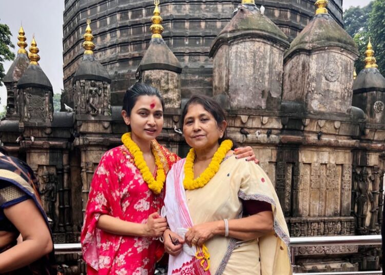 Ram Navami! ৰাম নৱমী উপলক্ষে কামাখ্যা ধামত উপস্থিত আইমী বৰুৱাঃ শ্বেয়াৰ কৰিলে ভিডিঅ’-