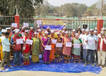 AAP I ডিফুত ঘৰুৱা আৰু বাণিজ্যিক ৰন্ধন গেছৰ মূল্য বৃদ্ধিৰ বিৰুদ্ধে আম আদমী পাৰ্টীৰ উত্তাল প্ৰতিবাদ