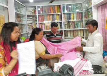 বিদ্যুৎচালিত উৎপাদিত গামোচা, মেখেলা চাদৰ আদিৰ বিৰুদ্ধে বোকাখাত মহকুমা প্ৰশাসনৰ অভিযান