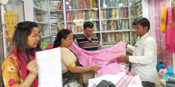 বিদ্যুৎচালিত উৎপাদিত গামোচা, মেখেলা চাদৰ আদিৰ বিৰুদ্ধে বোকাখাত মহকুমা প্ৰশাসনৰ অভিযান