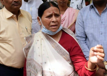 Rabri Devi I ভূমিৰ বিনিময়ত চাকৰিৰ অভিযোগত ৰাবৰি দেৱীৰ ঘৰত চিবিআইৰ অভিযান, অব্যাহত