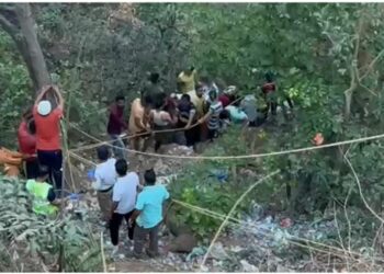 Maharastra Bus Accident I নিয়ন্ত্ৰণ হেৰুৱাই খাৱৈত পৰিল বাছ, নিহত ১৩