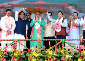 ডিব্ৰুগড়ত অমিত শ্বাহৰ উত্তৰ-পূৰ্বাঞ্চলৰ উন্নয়নৰ বাৰ্তা : মোদীক প্ৰশংসা, ৰাহুল গান্ধীক তীব্ৰ সমালোচনা