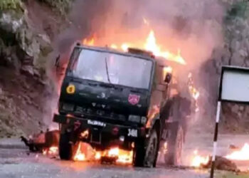 Army vehicle catches fire I জম্মু-কাশ্মীৰৰ পুঞ্চত সেনাবাহিনীৰ ট্রাকত অগ্নিকাণ্ড, নিহত ৪ জোৱান