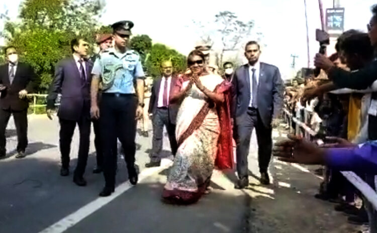 President of India I বোকাখাতত ৰাষ্ট্ৰপতিক বিপুল আদৰণী : খোজকাঢ়ি স্পৰ্শ ছাত্ৰ-ছাত্ৰীৰ হাত