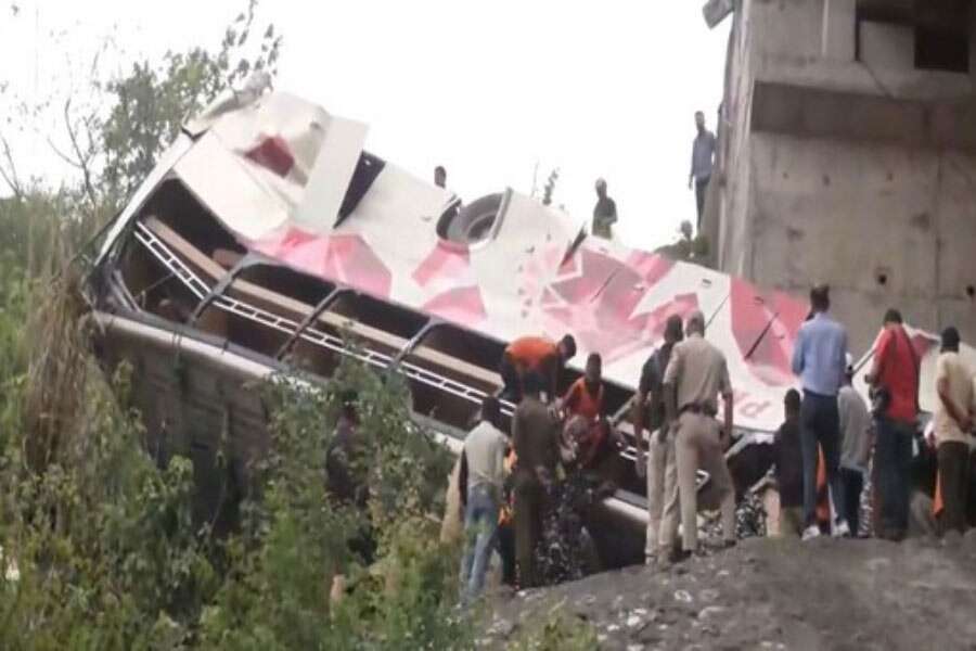 Jammu Accident I জম্মুত দলঙৰ পৰা বাগৰিল ৭৫ যাত্ৰীসহ বাছ! নিহত কমেও ৮ 3 Jammu Accident