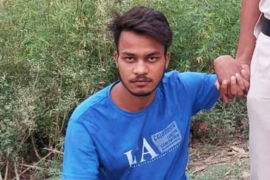 Delhi Rohini Case I ৰাজহুৱা স্থানত প্ৰেমিকাক ২০ বাৰ ছুৰীকাঘাত, মূৰ থেতেলিয়াই হত্যা! গ্ৰেপ্তাৰ প্ৰেমিক যুৱক 3 Delhi Rohini Case