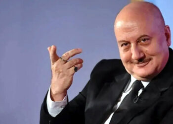 Anupam Kher I শ্বুটিঙৰ সময়ত আঘাতপ্ৰাপ্ত অনুপম খেৰ, মাতৃৰ দুখ প্ৰকাশ
