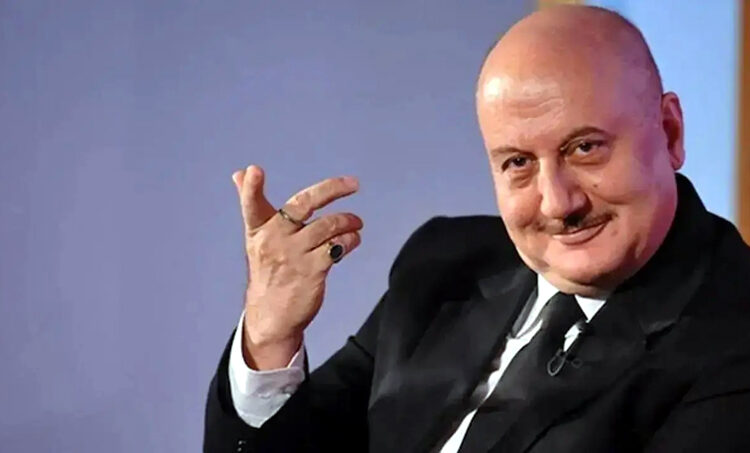 Anupam Kher I শ্বুটিঙৰ সময়ত আঘাতপ্ৰাপ্ত অনুপম খেৰ, মাতৃৰ দুখ প্ৰকাশ 1 Anupam Kher I শ্বুটিঙৰ সময়ত আঘাতপ্ৰাপ্ত অনুপম খেৰ, মাতৃৰ দুখ প্ৰকাশ