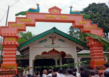 Bokakhat I বোকাখাতৰ ৰজাবাৰীত পুত্ৰৰ স্মৃতিত পিতৃয়ে নামঘৰলৈ আগবঢ়ালে তোৰণ
