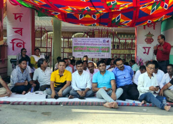 Journalist complains I বোকাখাতত সাংবাদিকৰ প্ৰতি অসৌজন্যমূলক আচৰণৰ প্ৰতিবাদত অৱস্থান ধৰ্মঘট